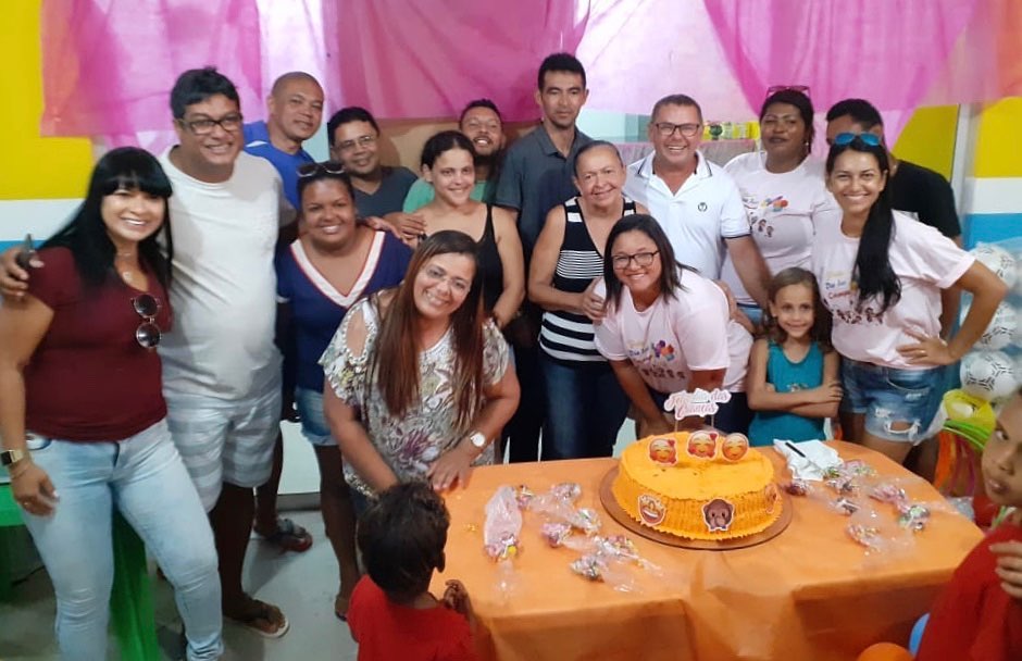Roberto Refrigerao realiza Dia das Crianas na comunidade de Estivas do Geraldo em Lucena