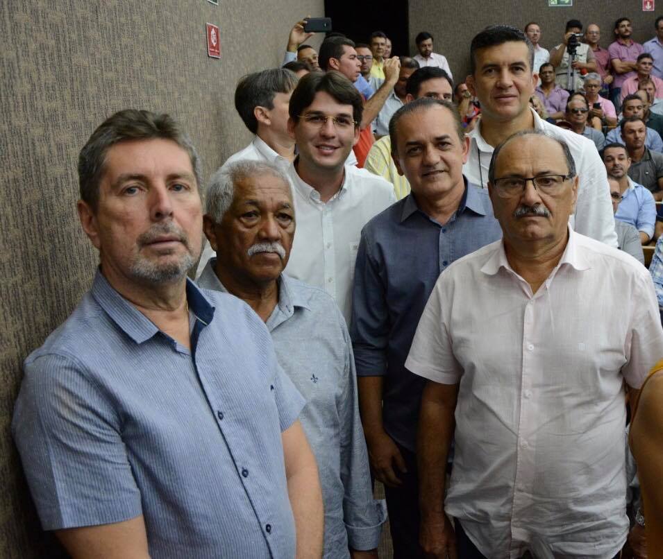 Vereador Professor Gabriel participa de encontro da Famup em Campina Grande para unificao das eleies
