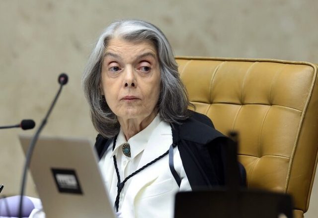 CRISE NO STF  –  Ministra Cármem Lúcia pede desculpas aos brasileiros: “envergonhada”