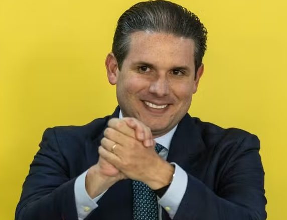 Hugo Motta articula votação de projeto que aumenta limite de faturamento do MEI