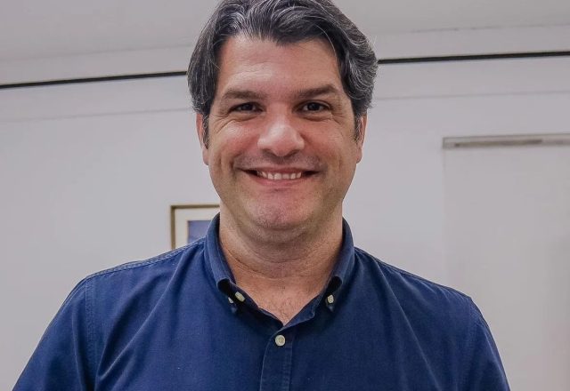 Leo Bezerra muda feriado do dia 28, anuncia pagamento de outubro e garante folga estendida a servidor