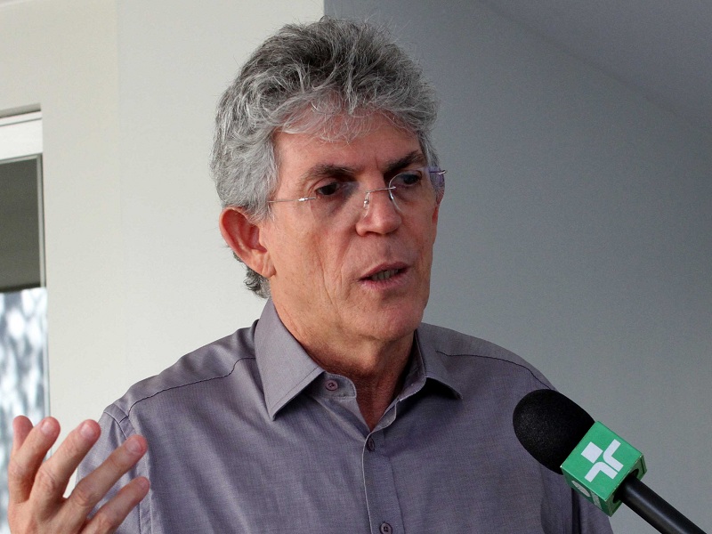 Ricardo Coutinho afirma que apoiará reeleição de Hugo Motta se for orientação de Lula